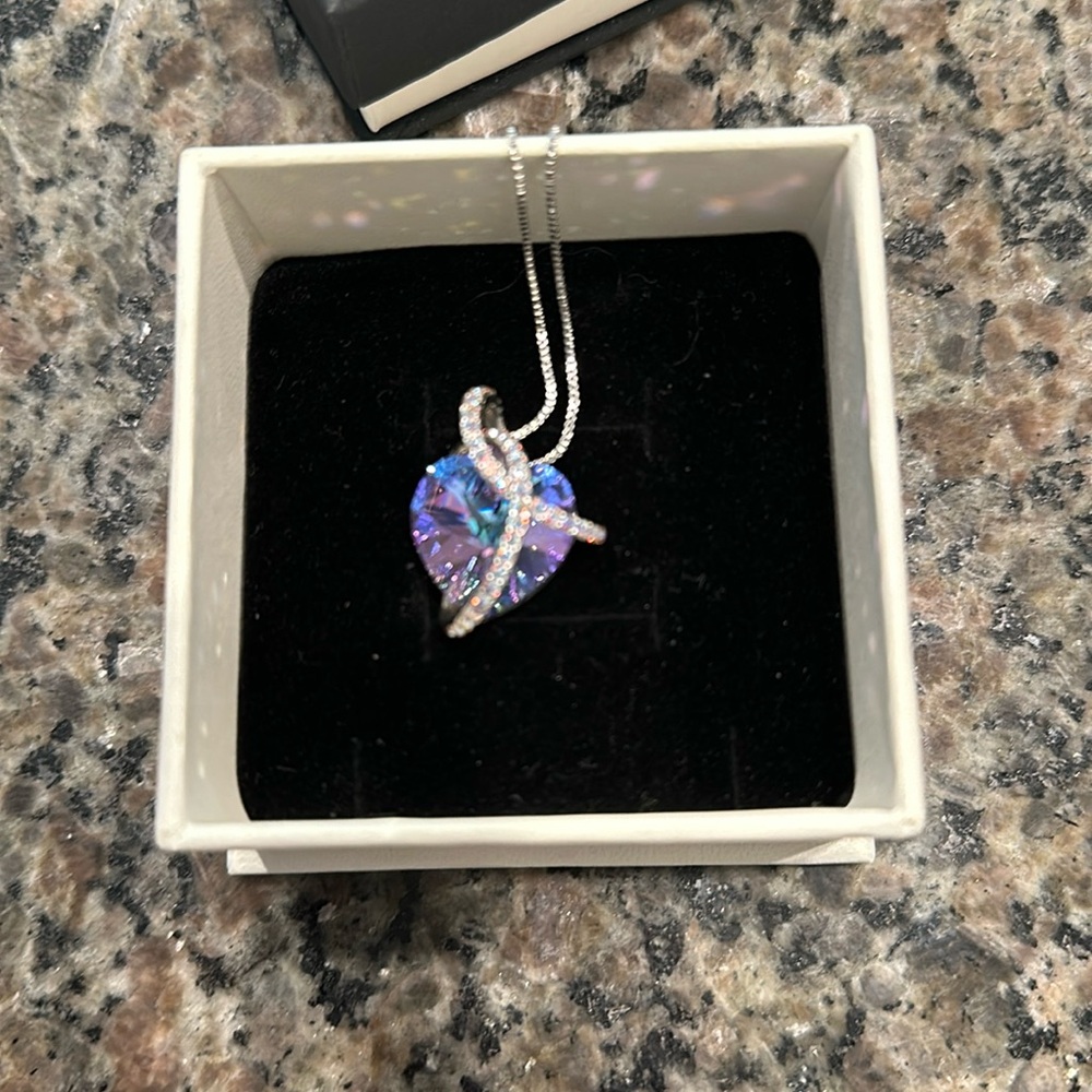 Heart Shaped necklace with Swarovski crystals - Picture 2 of 5